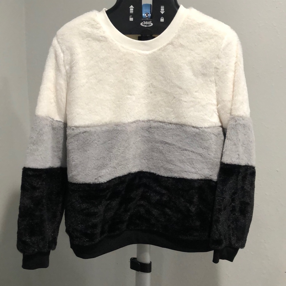 NB COLORBLOCKED FUR SWEATSHIRT